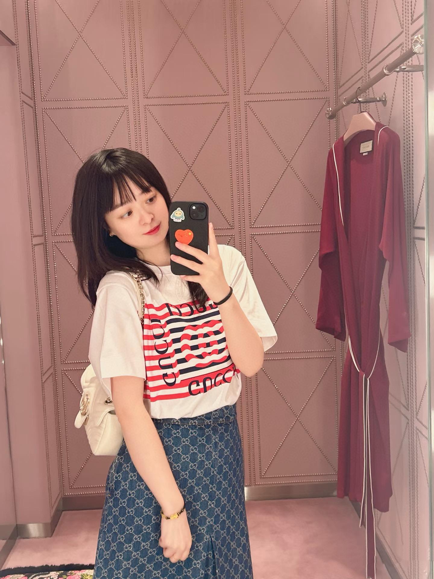 Gucci 古馳 25 早春基礎款 領口邊刺繡品牌字母短袖