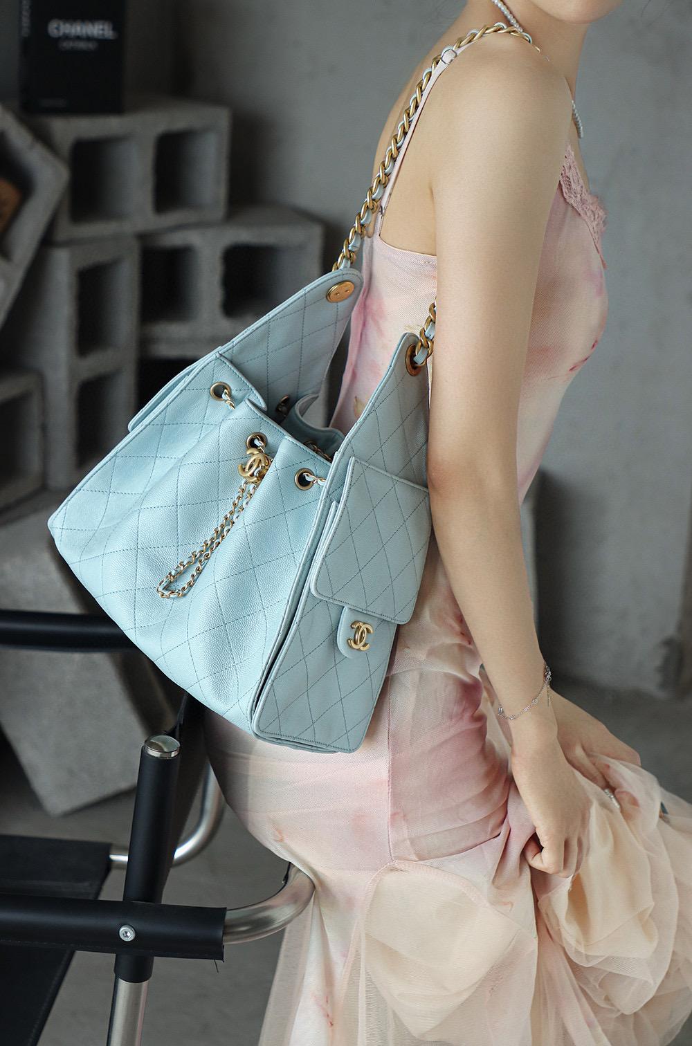 CHANEL 25c 小號 25Bag 冰藍色 魚子醬牛皮金釦水桶包/抽繩肩背包 26cm