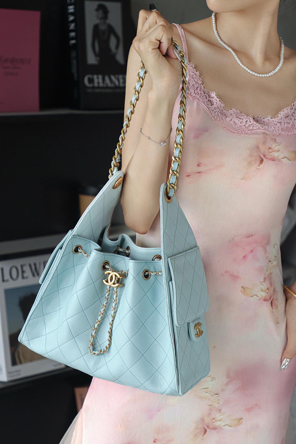 CHANEL 25c 小號 25Bag 冰藍色 魚子醬牛皮金釦水桶包/抽繩肩背包 26cm