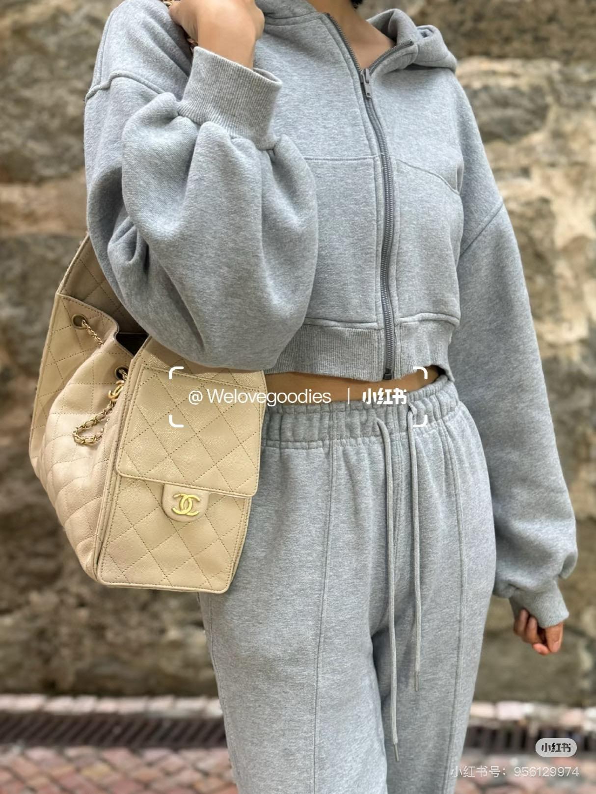 CHANEL 25c 小號 25Bag 奶茶色 魚子醬牛皮金釦水桶包/抽繩肩背包 26cm