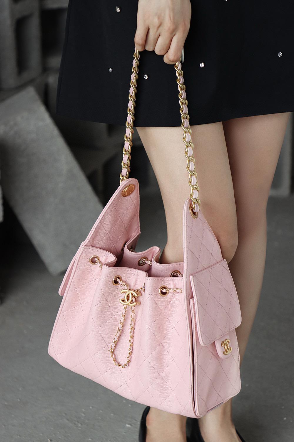 CHANEL 25c 小號 25Bag 櫻花粉 魚子醬牛皮金釦水桶包/抽繩肩背包 26cm