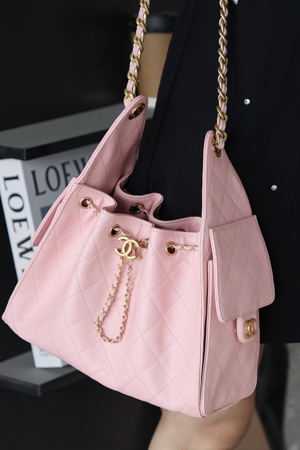CHANEL 25c 小號 25Bag 櫻花粉 魚子醬牛皮金釦水桶包/抽繩肩背包 26cm