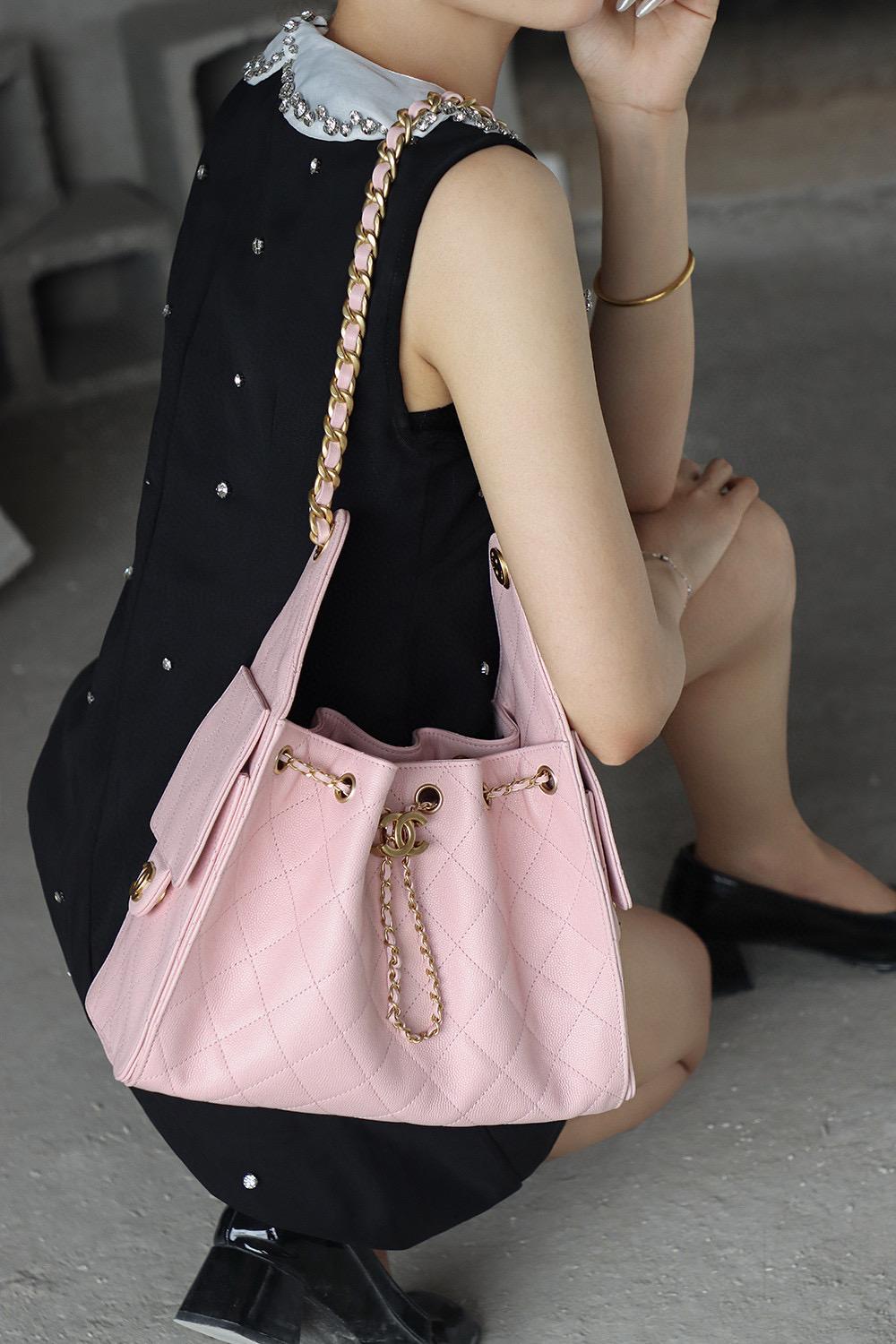 CHANEL 25c 小號 25Bag 櫻花粉 魚子醬牛皮金釦水桶包/抽繩肩背包 26cm