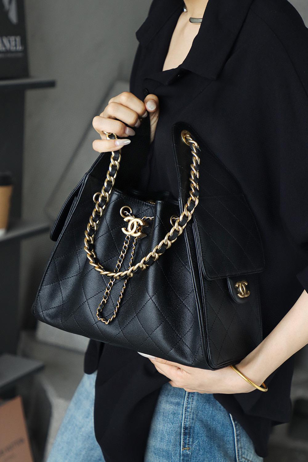CHANEL 25c 小號 25Bag 黑色魚子醬牛皮金釦水桶包/抽繩肩背包 26cm