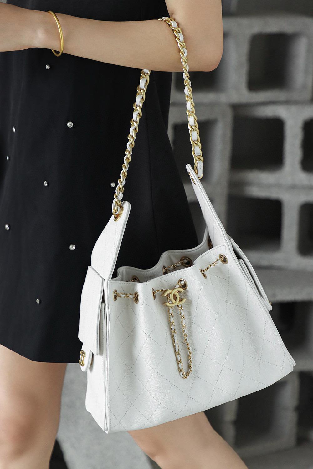 CHANEL 25c 小號 25Bag 白色魚子醬牛皮金釦水桶包/抽繩肩背包 26cm