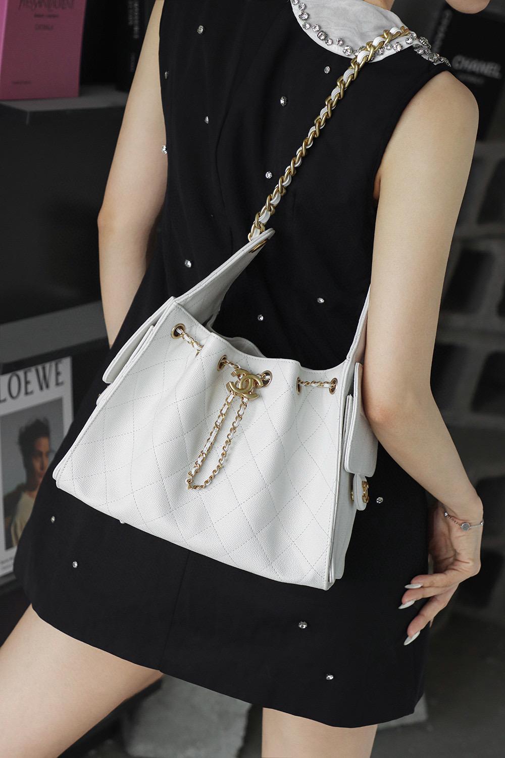 CHANEL 25c 小號 25Bag 白色魚子醬牛皮金釦水桶包/抽繩肩背包 26cm