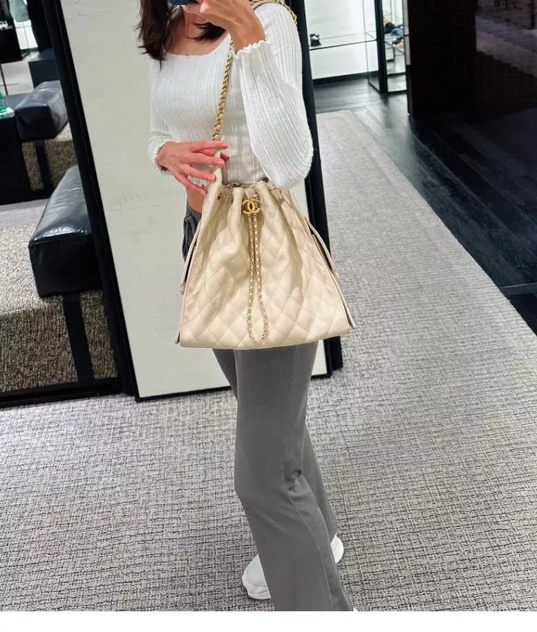CHANEL 25c 大號 25Bag 杏色魚子醬牛皮金釦水桶包/抽繩肩背包 30cm