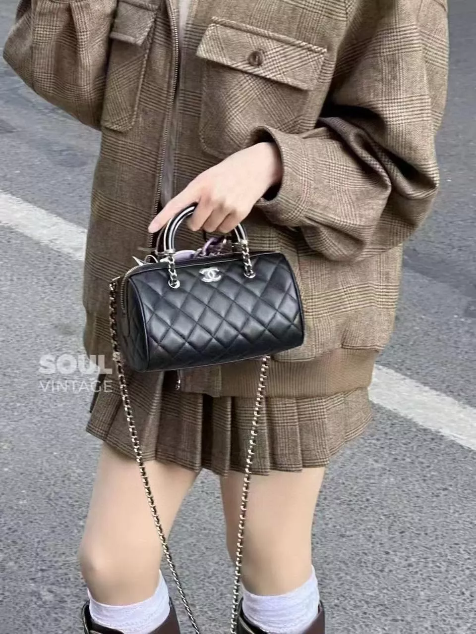 CHANEL 25c 早春款 黑色 小羊皮材質 波士頓包/枕頭包 18cm