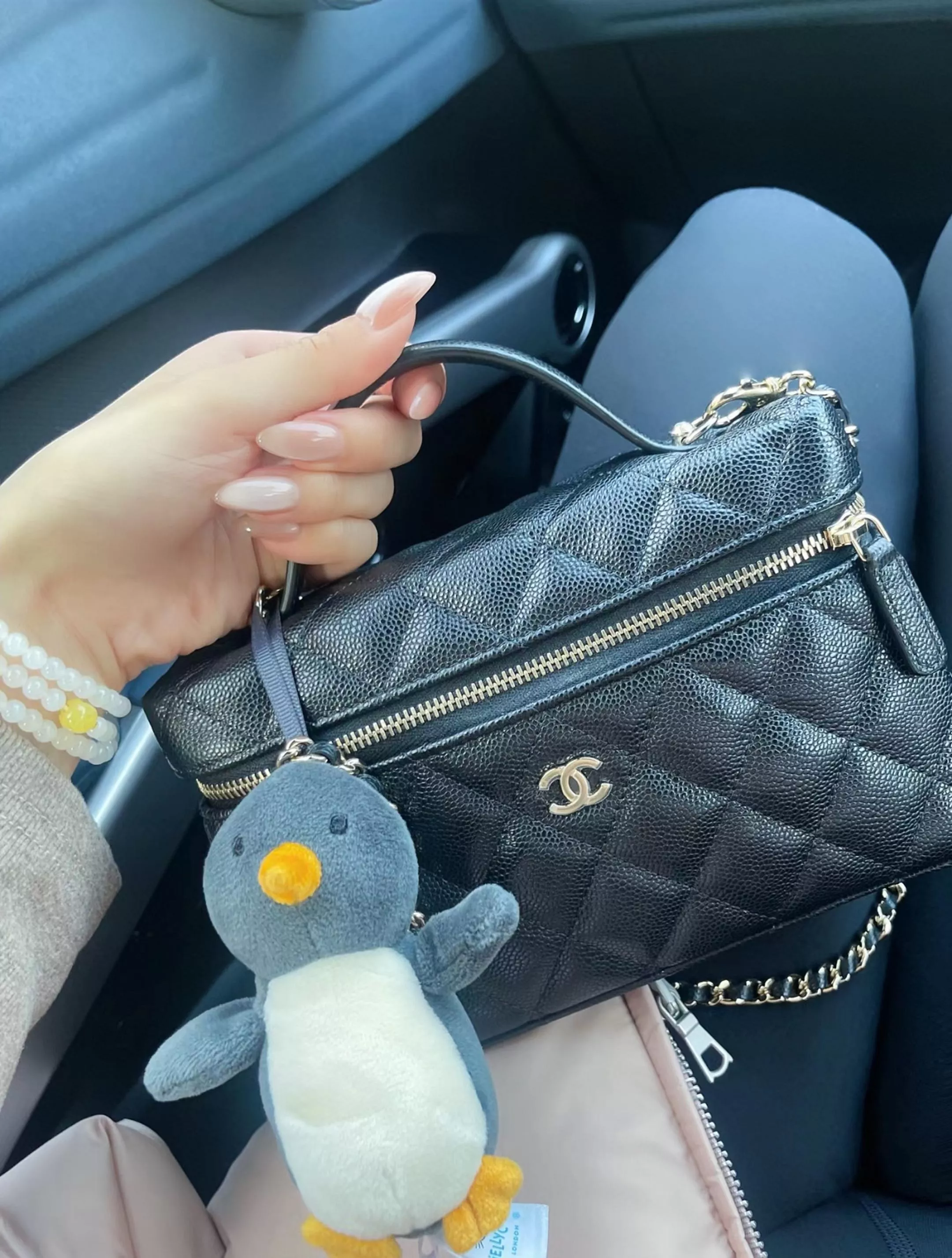 CHANEL 25P系列 淡灰色 魚子醬牛皮金釦 𝖫𝖯飯盒手拿包/手機包/盒子包 19cm