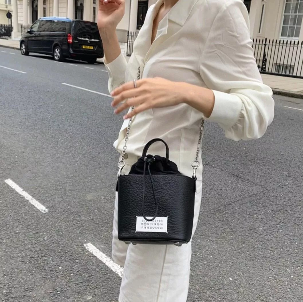Maison Margiela 馬吉拉 黑色掌紋皮革水桶包 15cm
