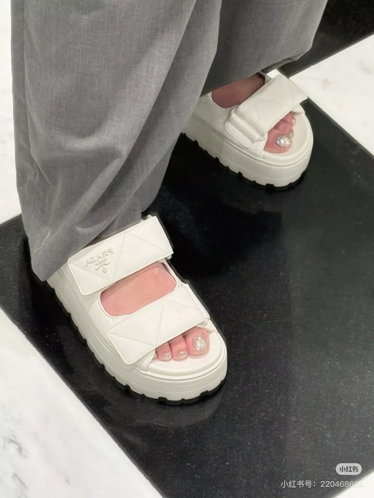 PRADA 小羊皮鞋面厚底鬆糕拖鞋 厚底拖鞋 黑色/白色 底厚5cm