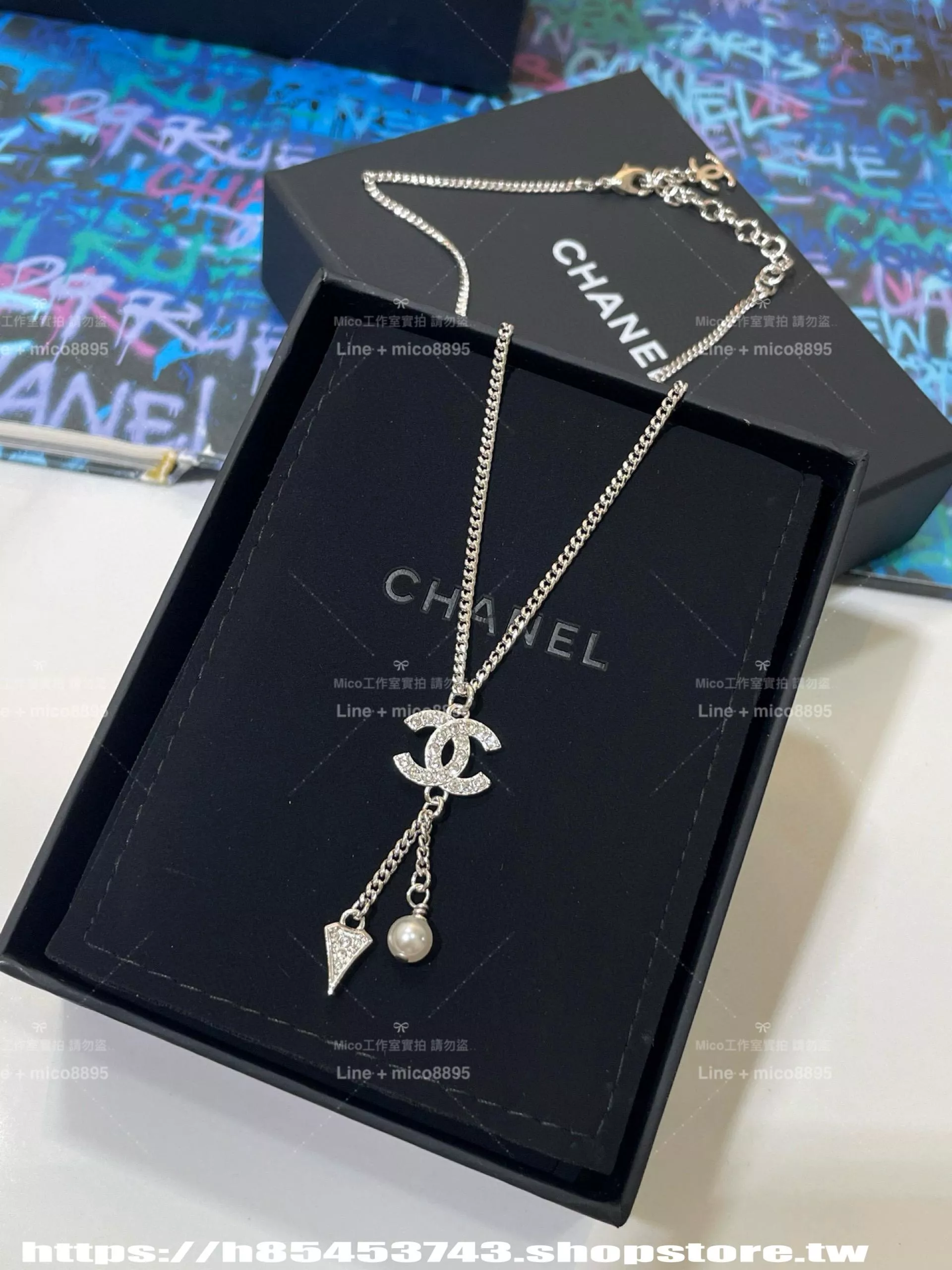 CHANEL 鏤空雙C珍珠倒三角形吊墜項鍊｜簡約垂墜設計｜日常高級感首選