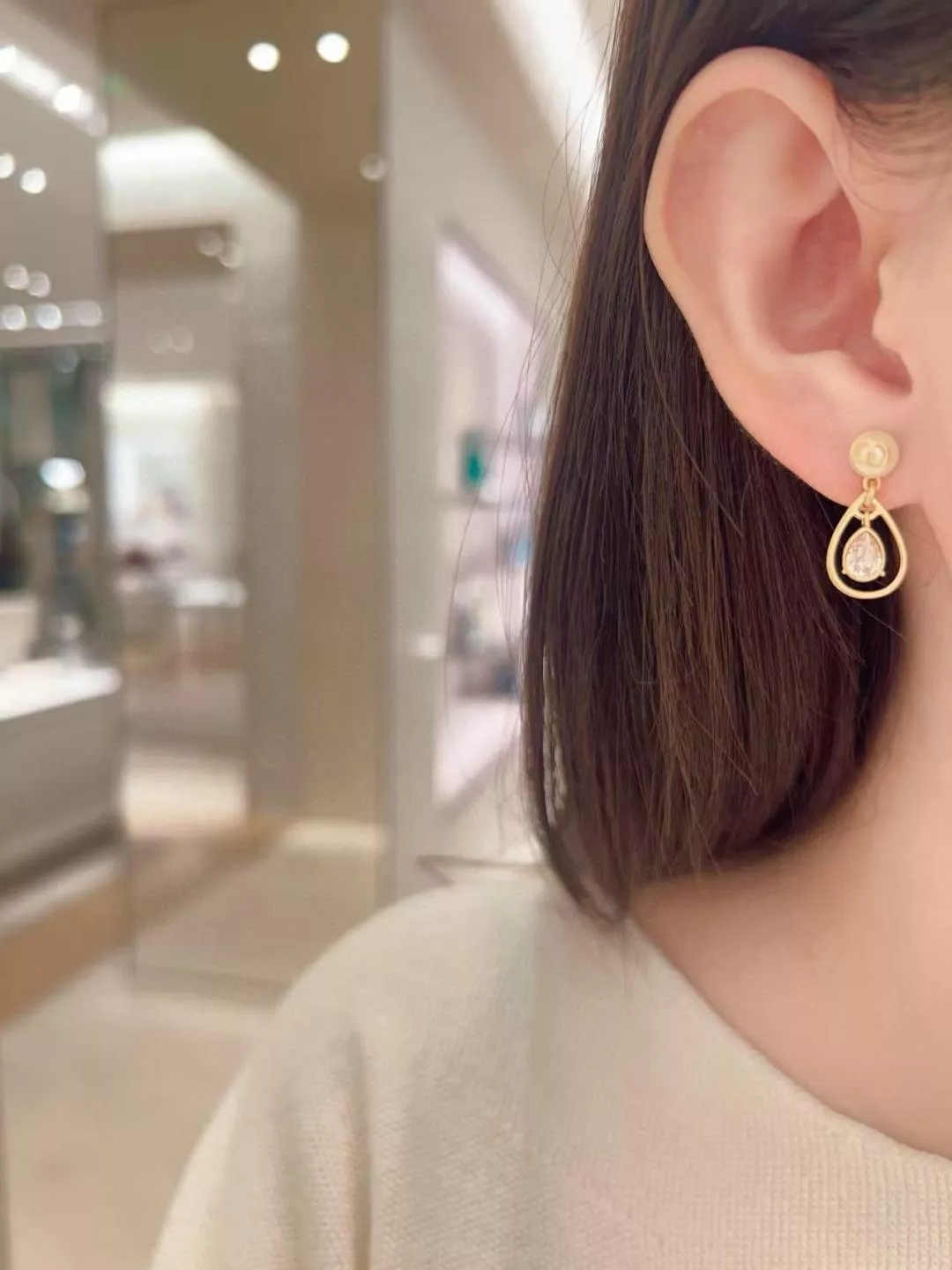 DIOR 珍珠水滴耳環｜春夏清新造型飾品｜鏤空設計優雅款