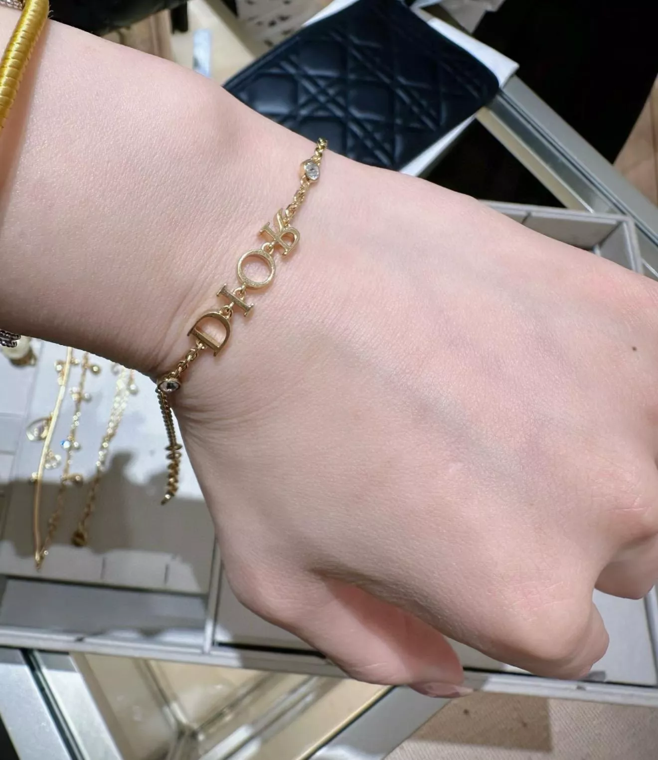 DIOR 字母雙鑽細鏈手鍊｜高級灰光感設計｜百搭優雅風格飾品