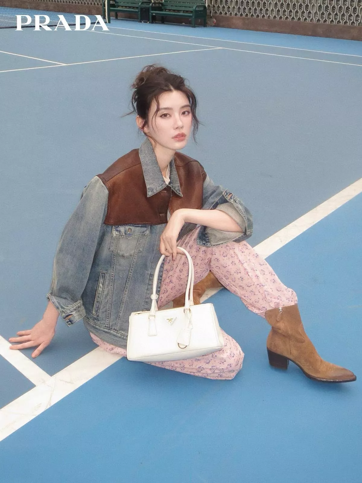 PRADA 白色 Galleria腋下包｜可肩背斜背 質感長提手設計 30cm