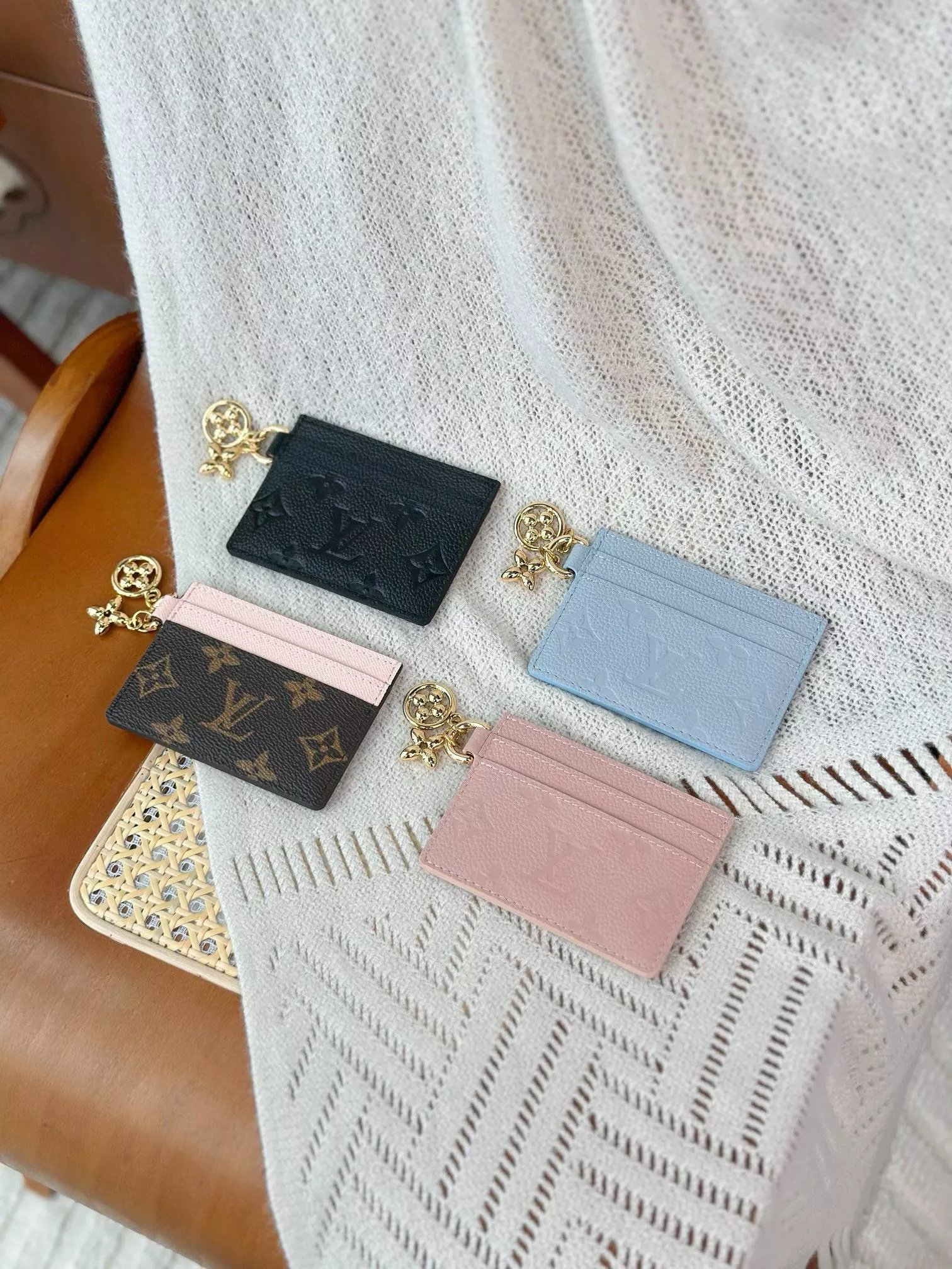 LV Charms 名片夾 Monogram Empreinte 皮革 M82739 粉  M83585 藍 M82132 黑 M83562 粉色壓花