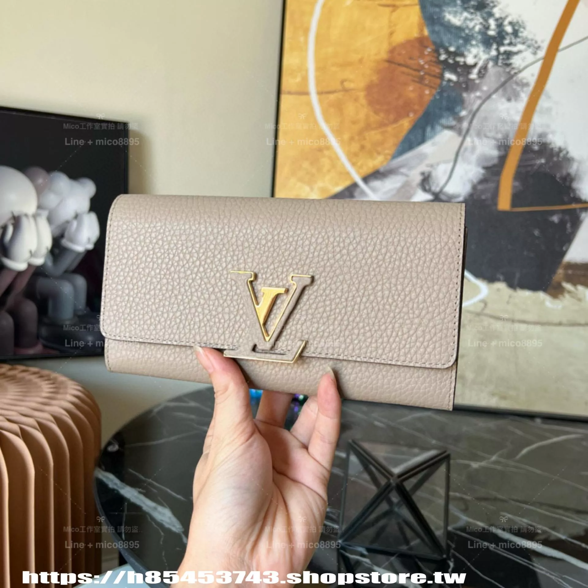 M61249 杏色 Capucines 長夾｜Taurillon 小牛皮｜立體 LV Logo 典雅系列