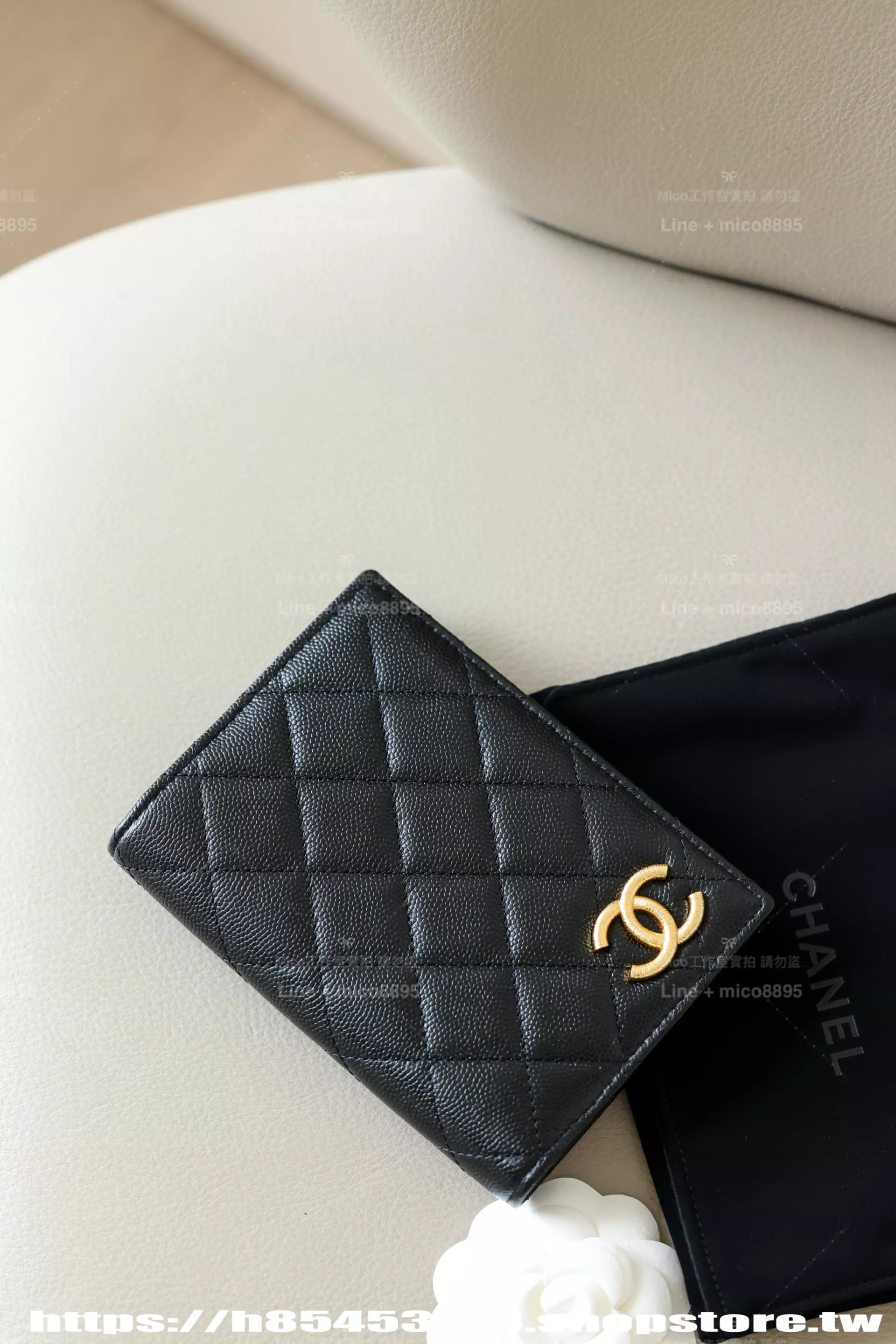 CHANEL | 25P 拉絲雙C Logo 黑色魚子醬牛皮護照夾