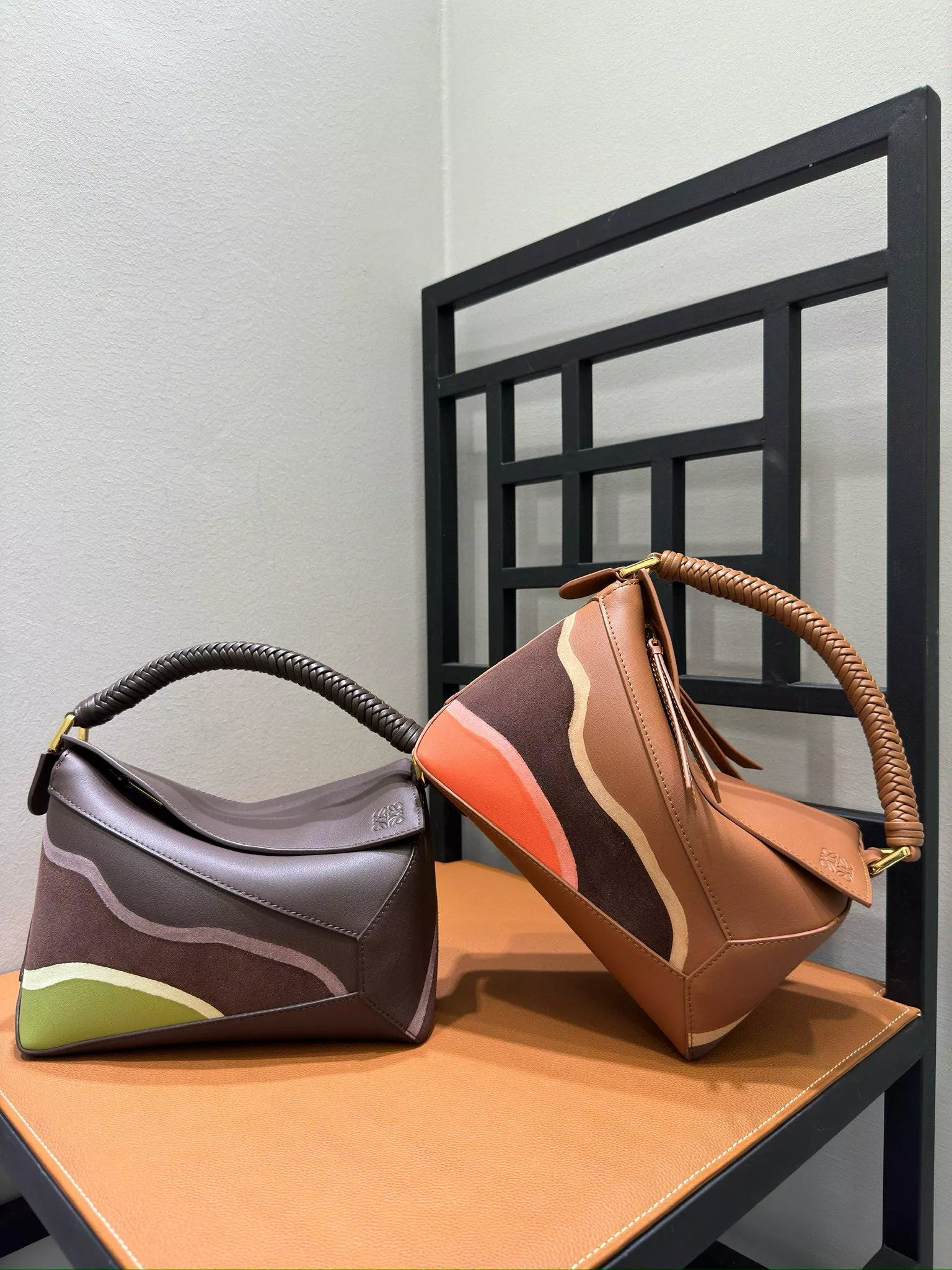 LOEWE Small Puzzle立體包｜限定款｜山水漸層配色｜編鉙手柄｜立體幾何包型 兩色 24cm