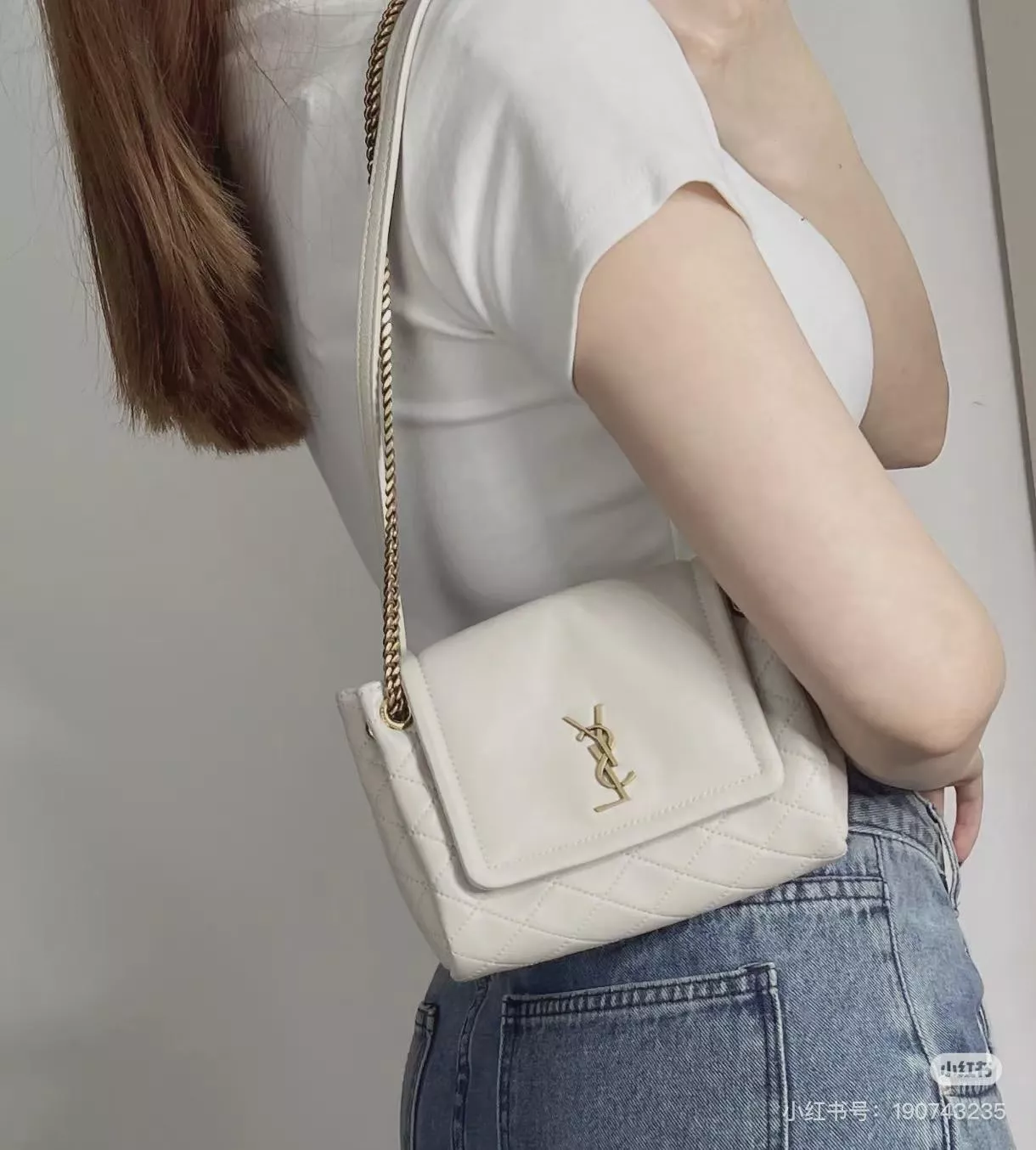 YSL Nolita小號斜背包｜灰白色小羊皮・金屬Logo鏈條設計｜輕巧百搭