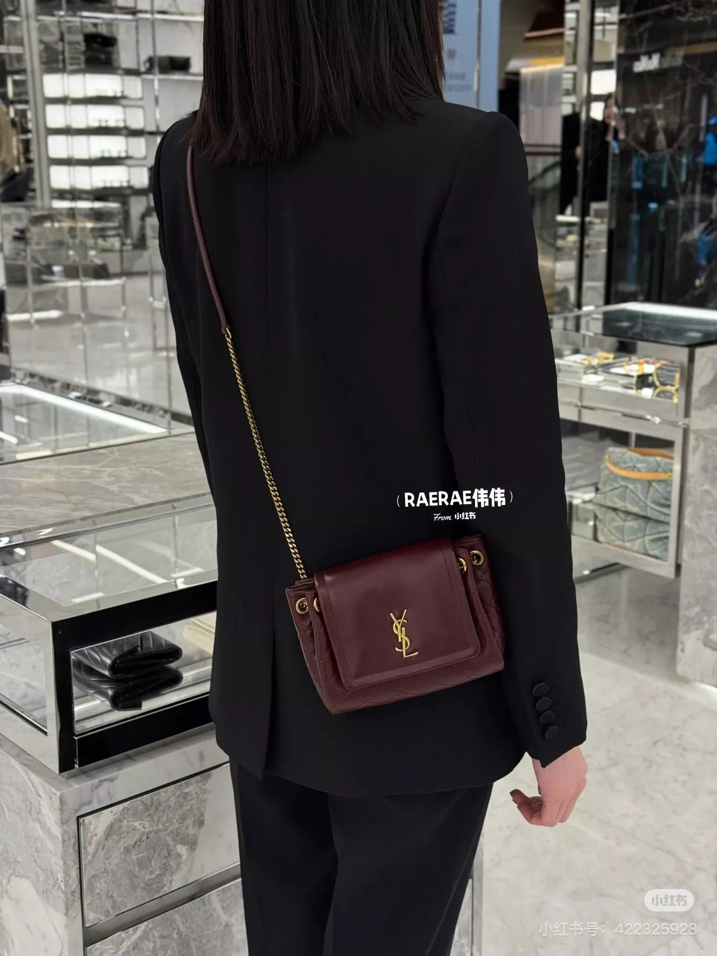 YSL Nolita小號斜背包｜珠紅色小羊皮・金屬Logo鏈條設計｜輕巧百搭