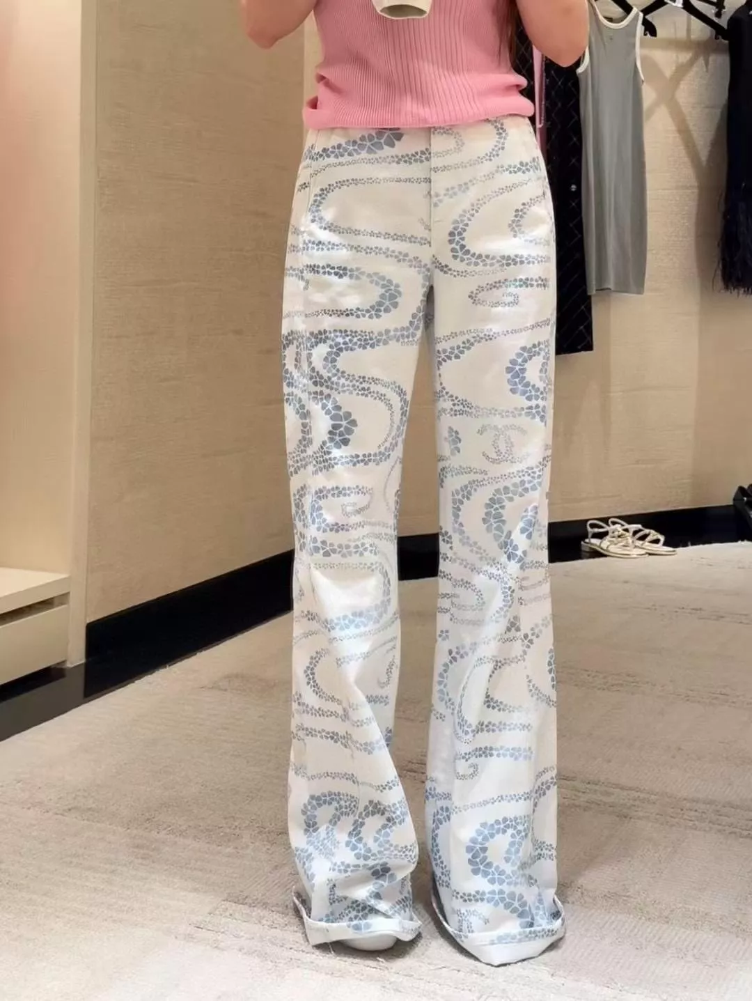 Chanel 25c 白色盤花印染牛仔喇叭長褲・特殊定位花型・