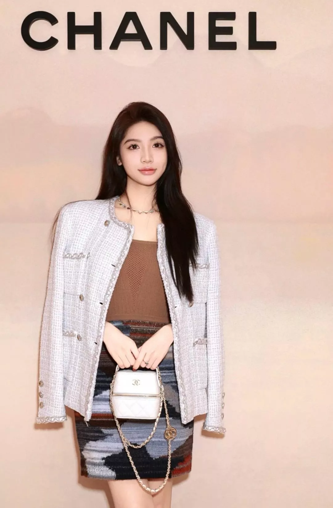 Chanel 25C 小香風編織短版外套・經典四袋剪裁・奶霧白織線面料