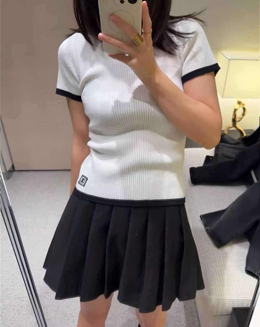 CHANEL 25S 白底黑邊 基礎款短袖針織衫・日系司馬坑條混織・36/38/40碼