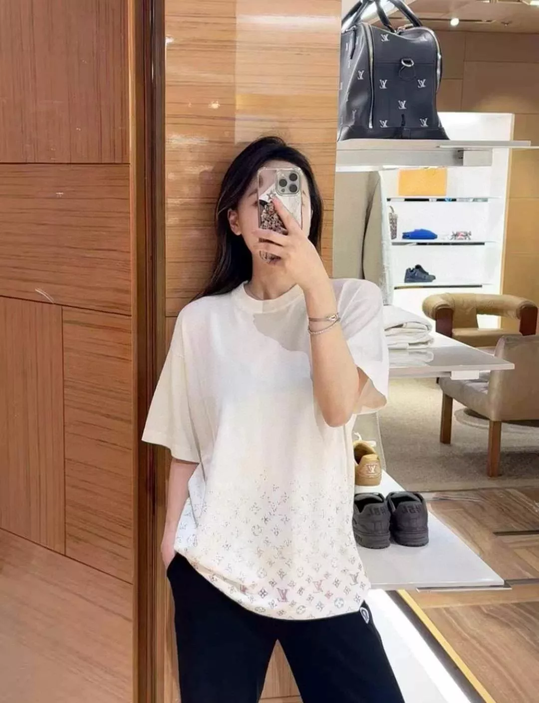 LV 高磅絲光棉彩鑽T恤・滿版釘鑽漸層圖騰・四季百搭・SML