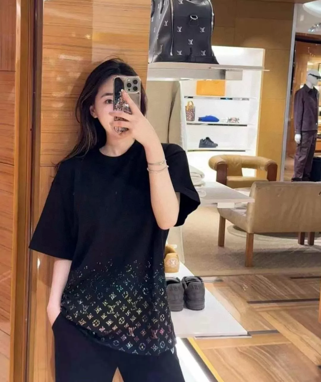 LV 黑色高磅絲光棉彩鑽T恤・滿版釘鑽漸層圖騰・四季百搭・SML
