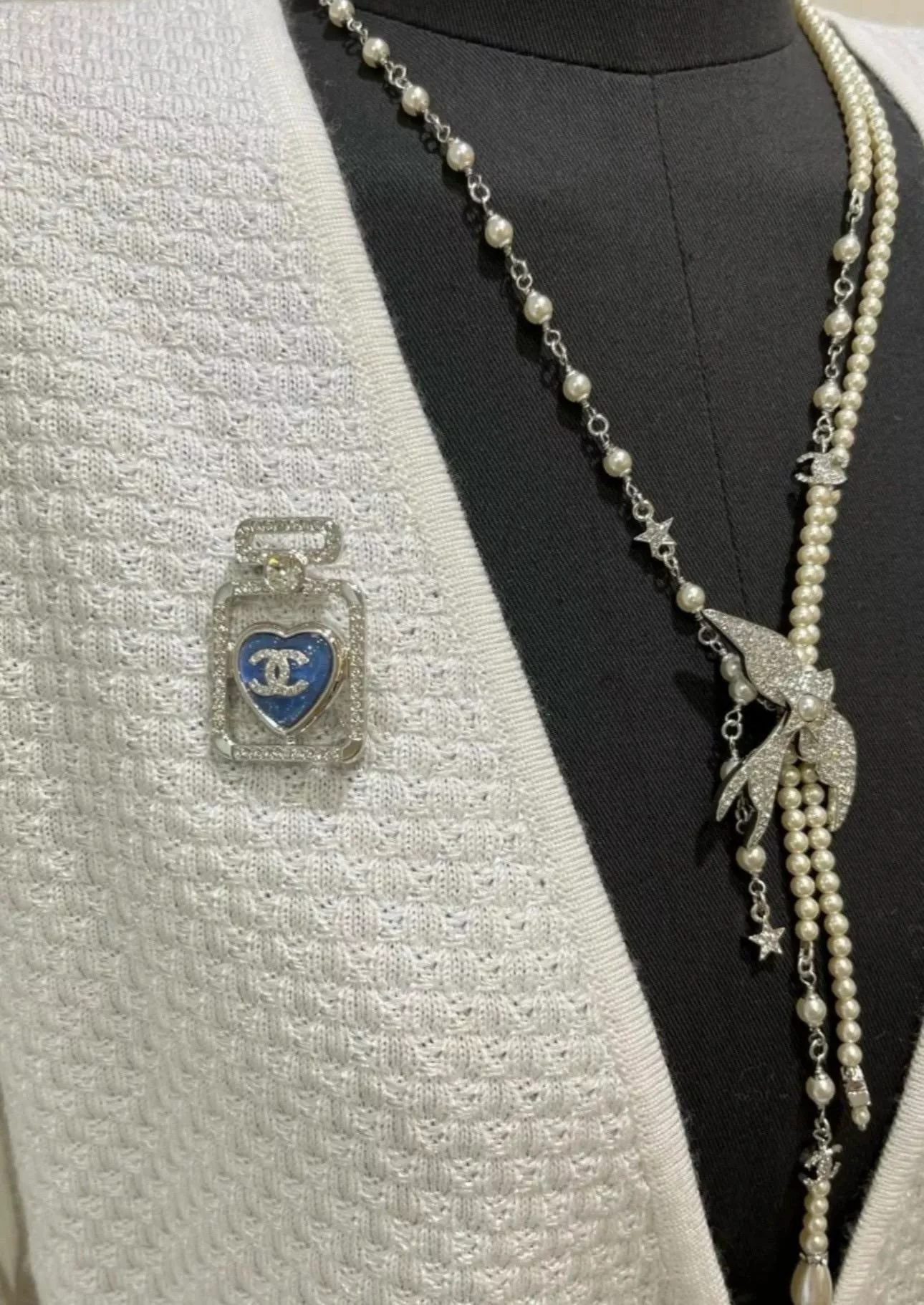 CHANEL | 25p 清透藍心琉璃胸針・鋯石點綴・立體水晶