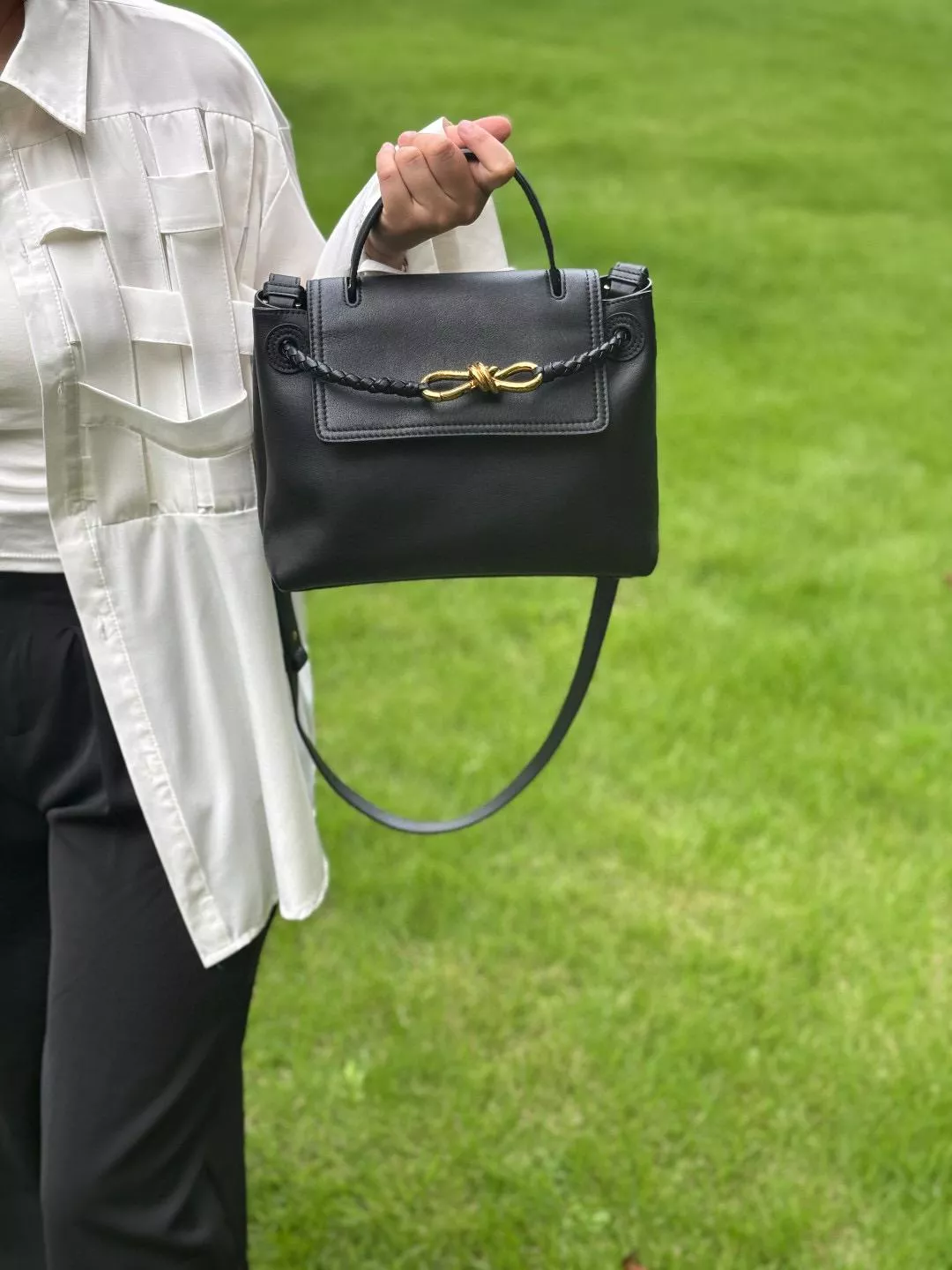 BV small Ciao Ciao 黑色手提斜背兩用包・經典編織扣設計・黑色 26cm