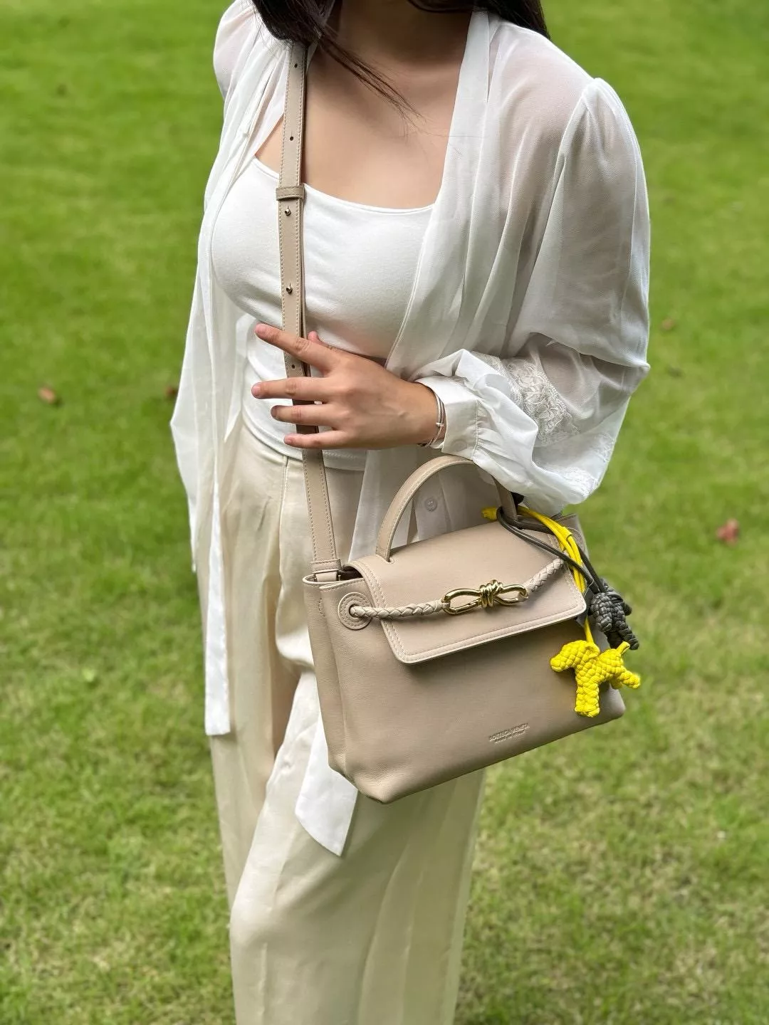 BV small Ciao Ciao 石灰色 手提斜背兩用包・經典編織扣設計・黑色 26cm