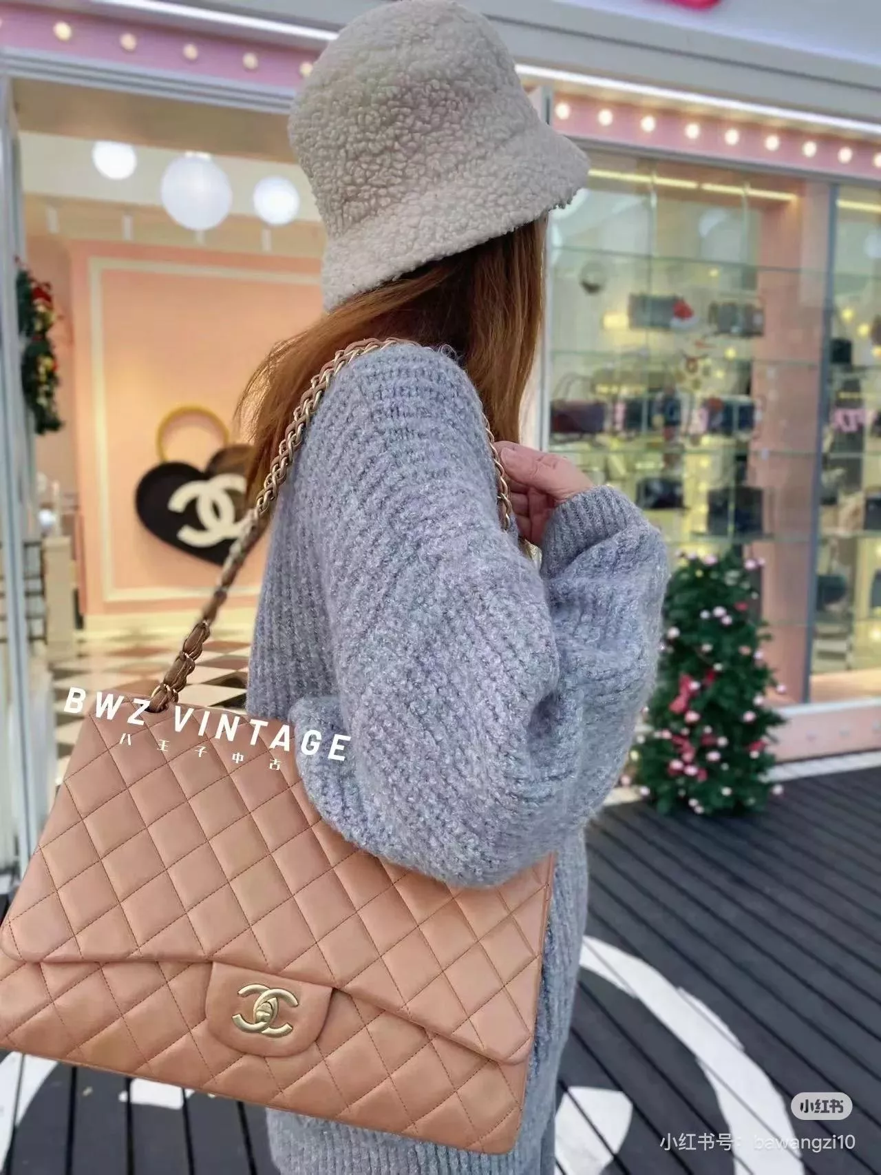 CHANEL 經典小型口蓋包 CF30羊焦糖金大容量口蓋包・焦糖暖調×金扣・氣質通勤首選