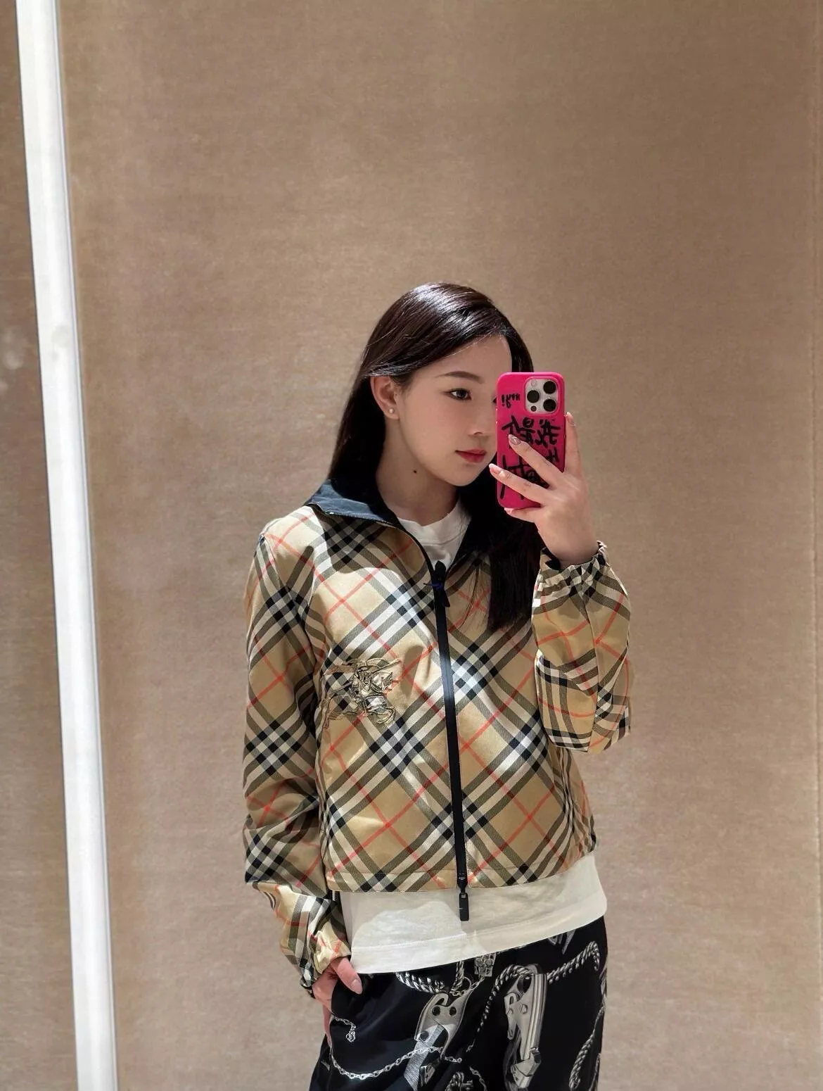 Burberry 經典色 雙面穿格紋連帽外套｜刺繡徽標設計・英倫學院風｜四季百搭款