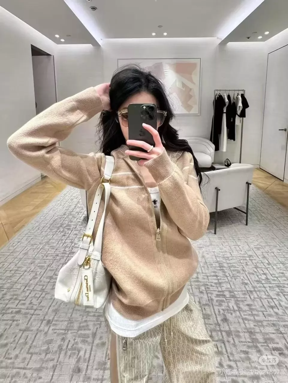 DIOR 雙面羊絨拉鏈外套｜奶咖色系・經典字母提花｜輕奢質感兩穿設計