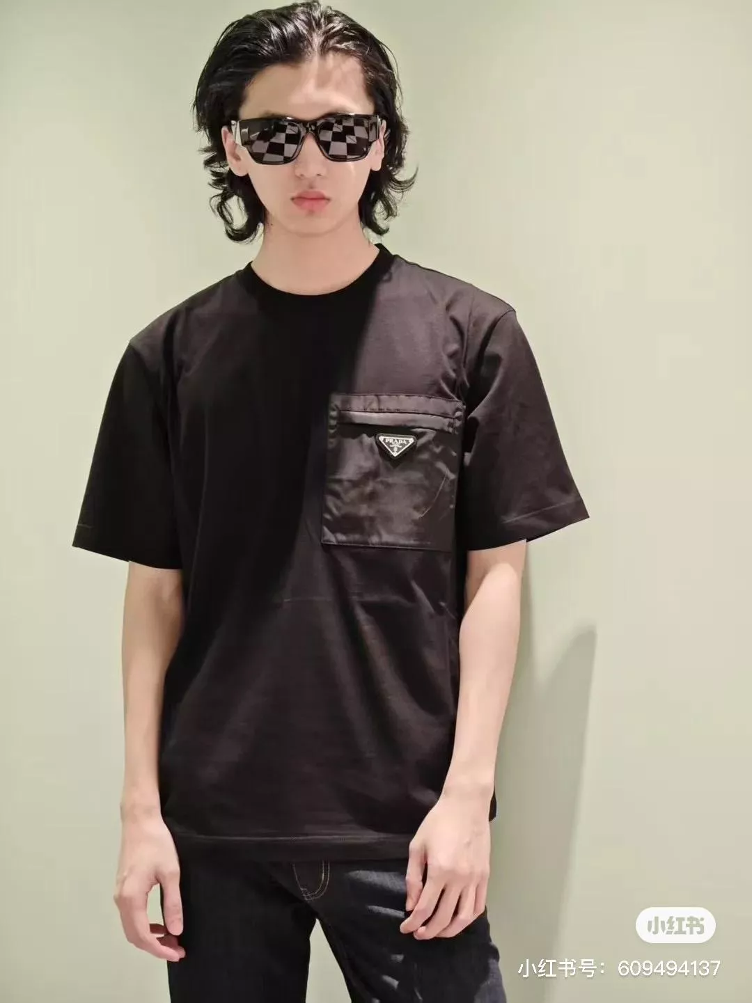 PRADA 黑色拉鍊口袋機能T｜簡約工裝風寬版短袖上衣 男女同款