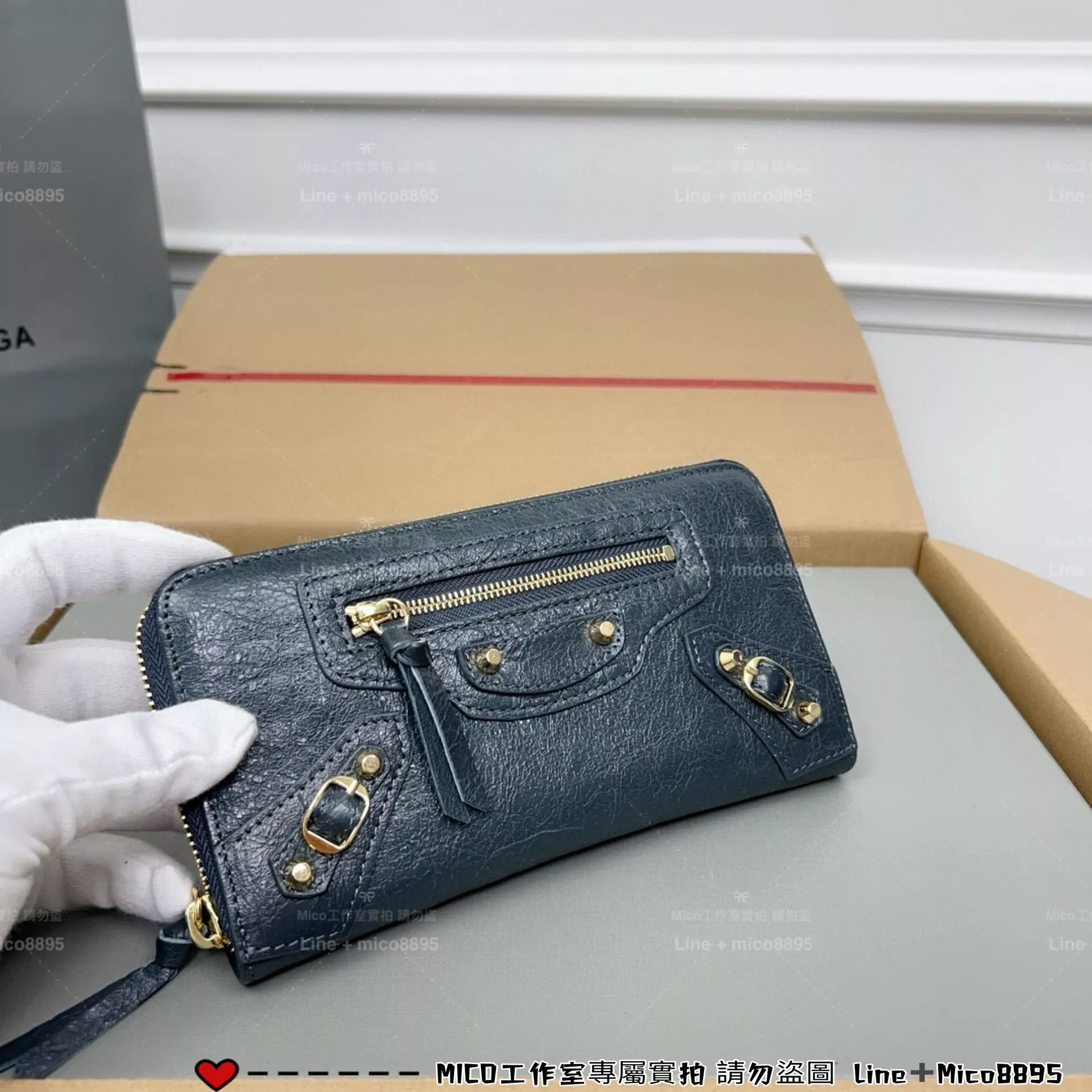 Balenciaga｜鐵灰/金釦 CONTINENTAL 爆裂羊皮拉鍊長夾｜多層卡位設計