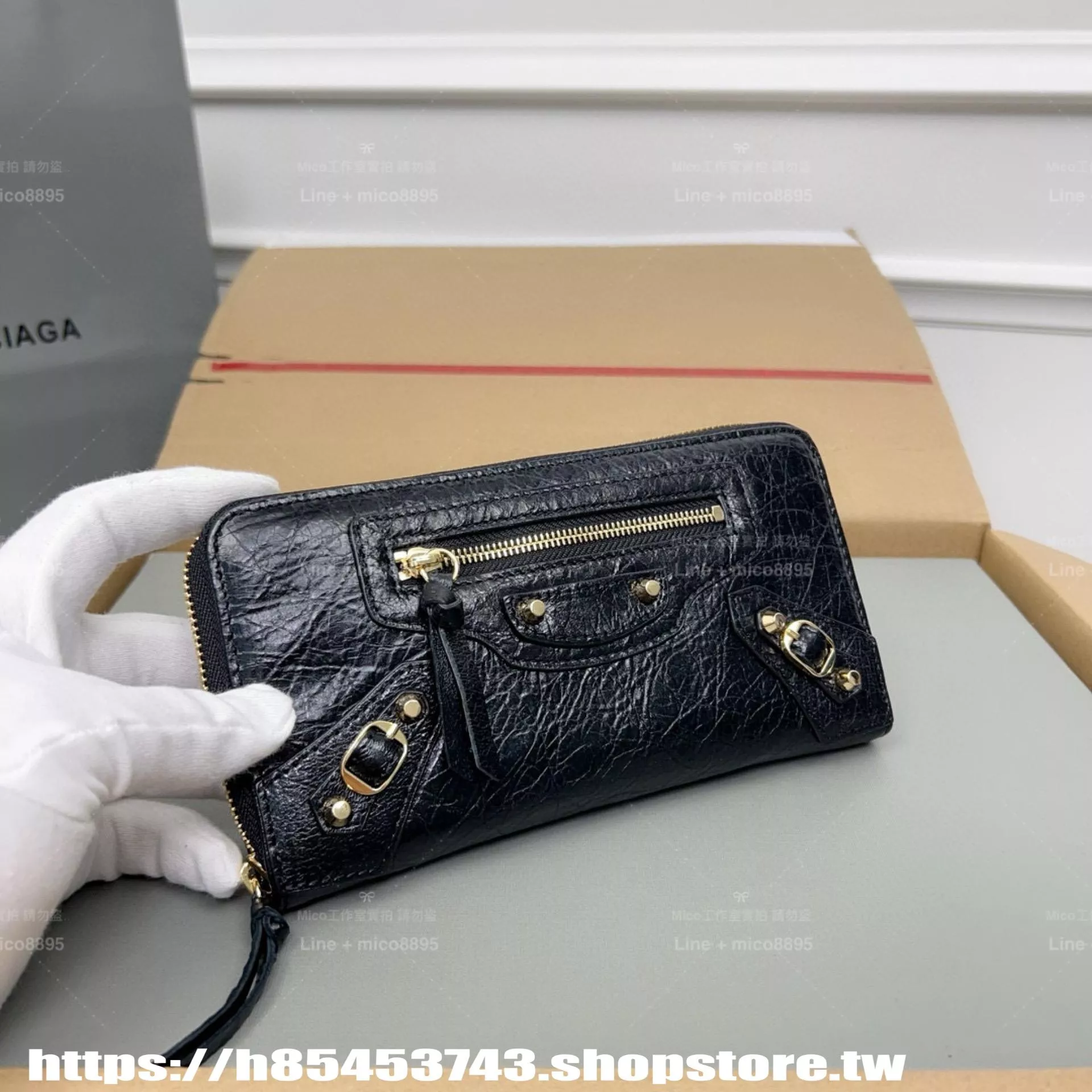 Balenciaga｜黑色/金釦 CONTINENTAL 爆裂羊皮拉鍊長夾｜多層卡位設計