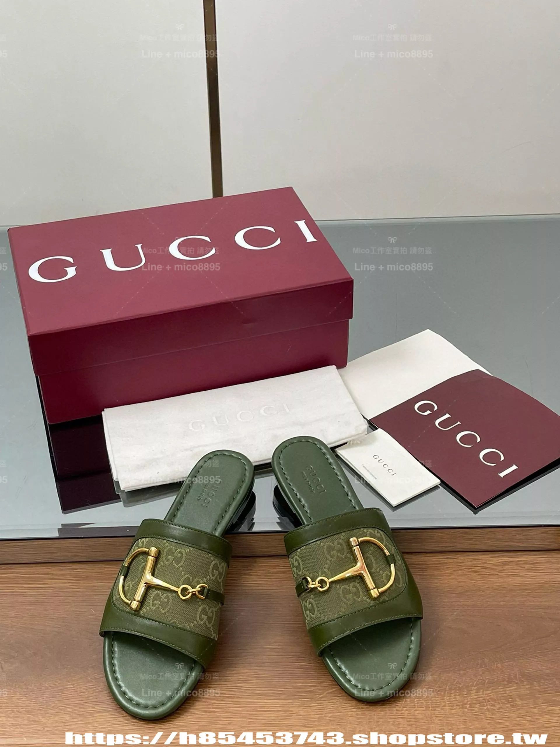 GUCCI 大D馬銜扣老花涼拖｜草綠色羊皮帆布拼接｜一字拖設計｜夏季百搭款