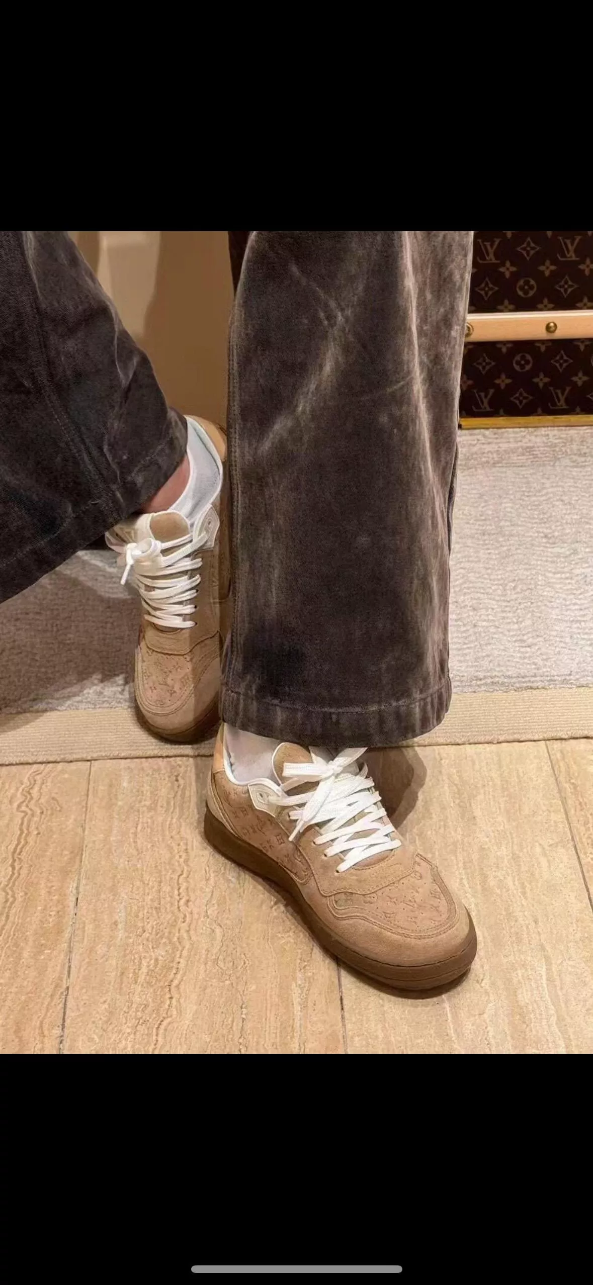 Stadium Sneaker 復古壓紋運動鞋 圖騰棕色麂皮運動鞋