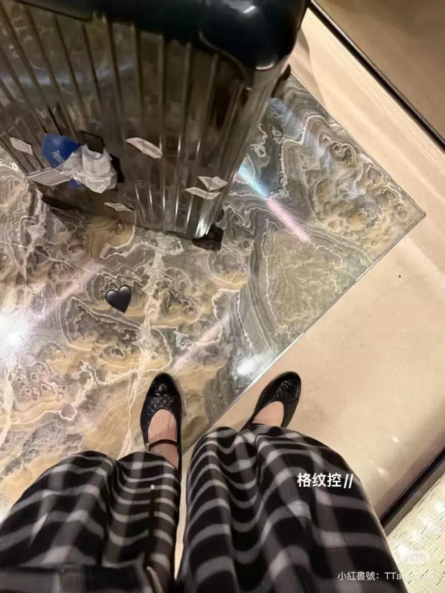 25A 經典菱格瑪麗珍娃娃鞋｜羊皮拼接黑色漆皮｜氣質奶油風