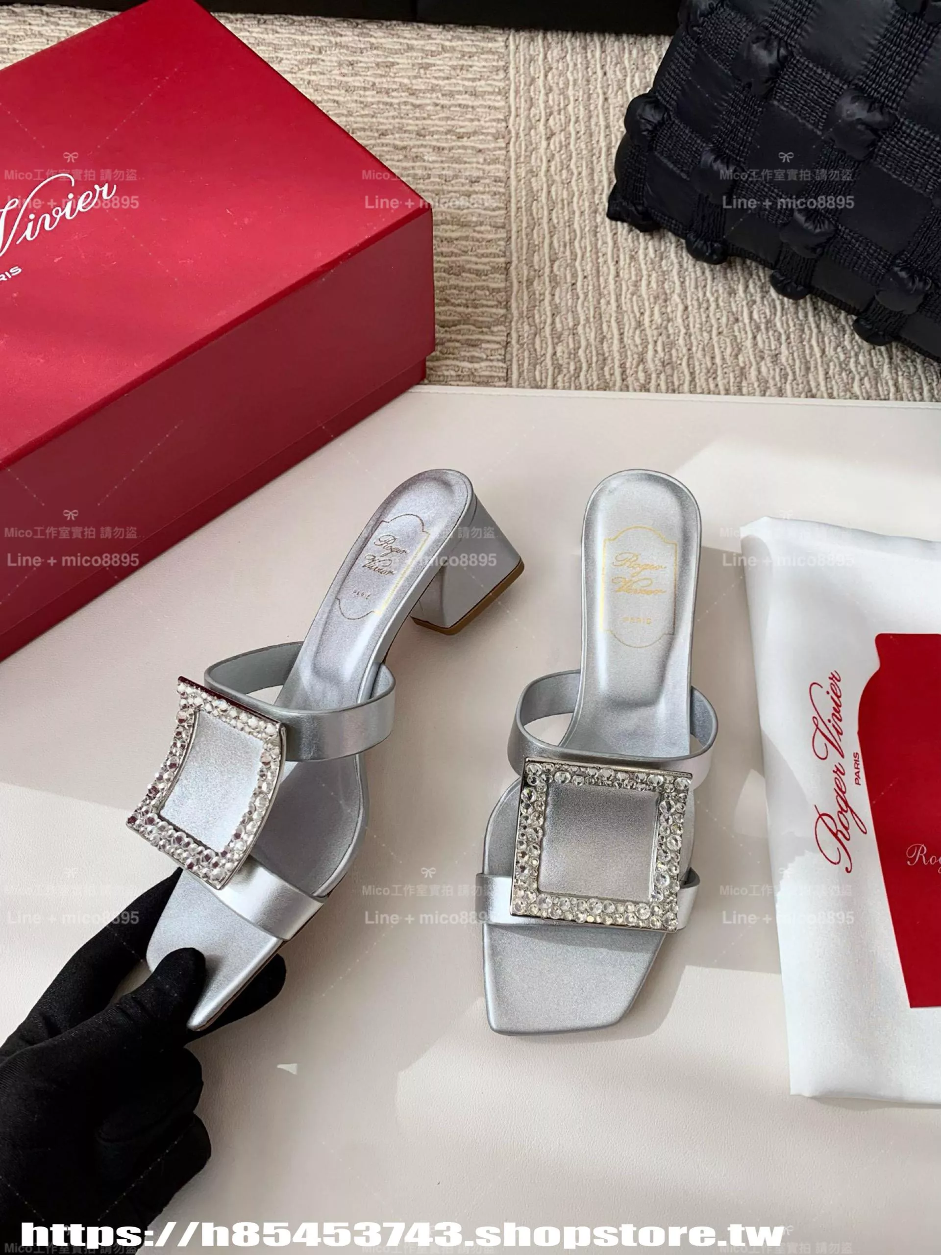 Roger Vivier 銀色梯形方扣水鑽涼拖鞋｜進口牛皮＋真皮底 4.5cm 粗跟款