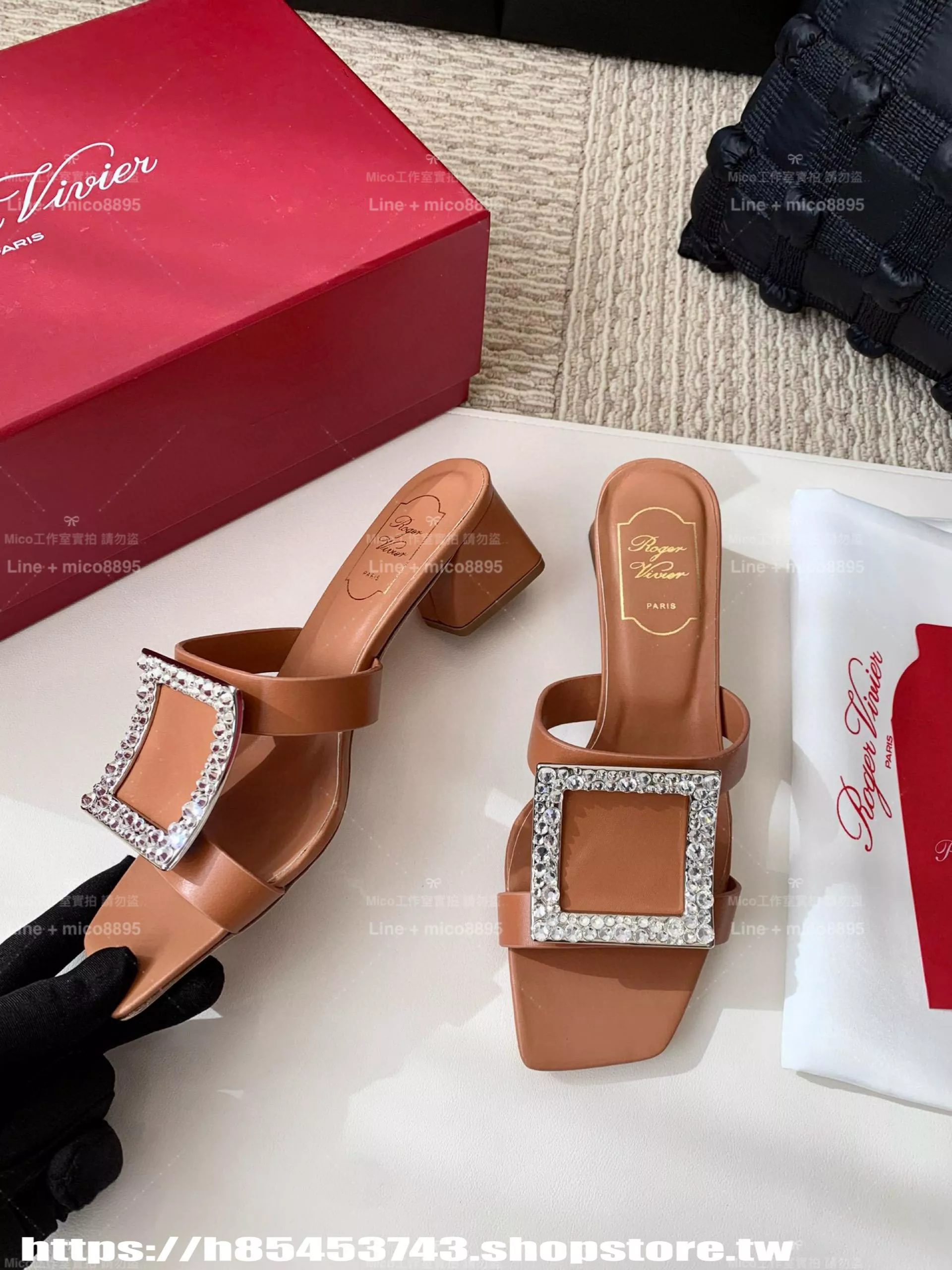 Roger Vivier 棕色梯形方扣水鑽涼拖鞋｜進口牛皮＋真皮底 4.5cm 粗跟款