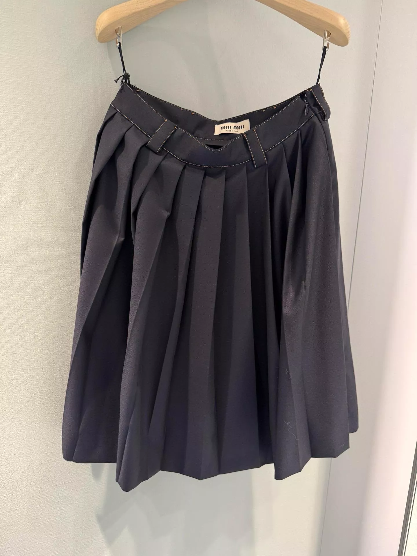 MIU 藏藍百褶半身裙 36/38/40