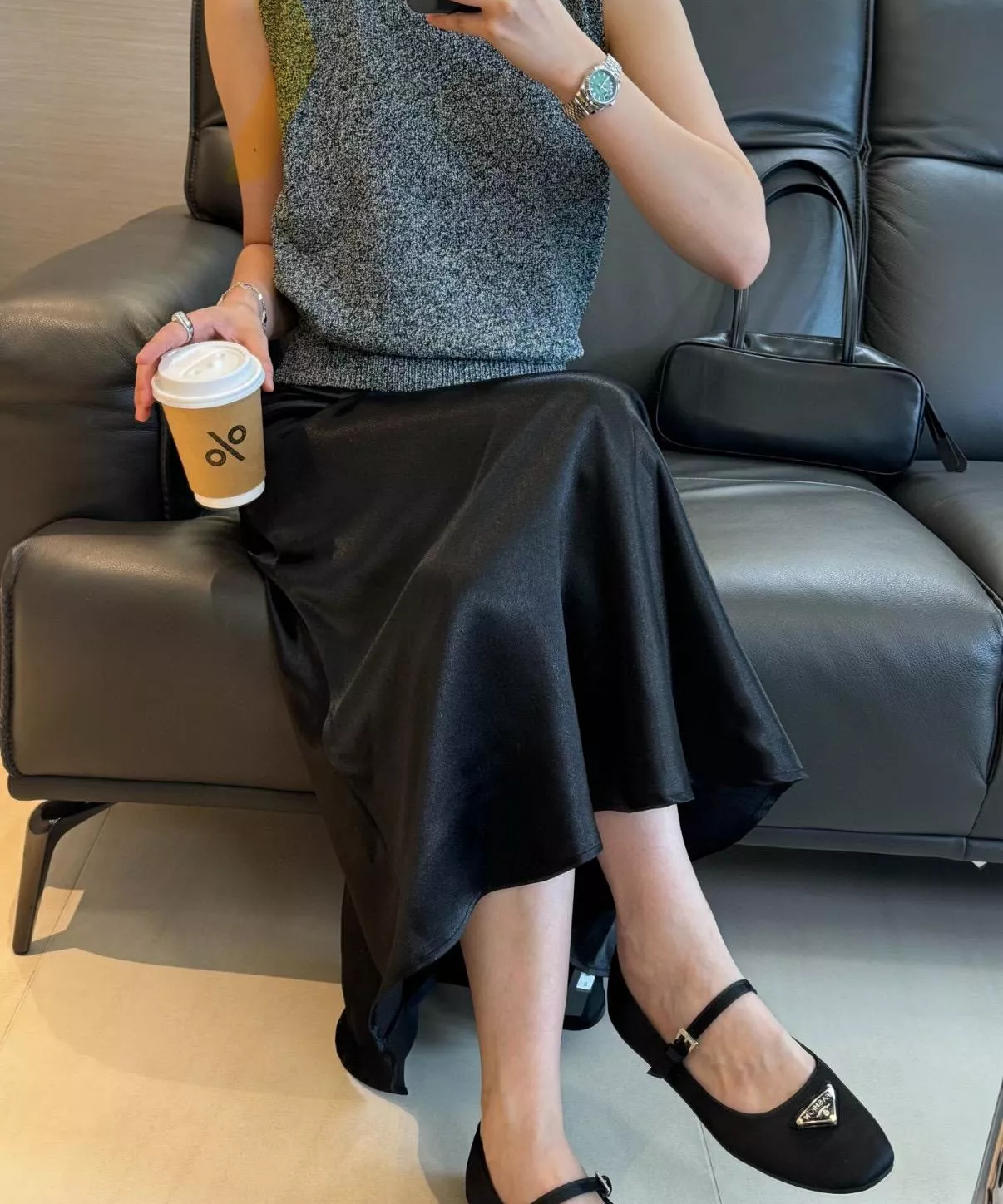 黑色絨面 金色三角標瑪麗珍娃娃鞋 女士復古平底鞋 圓頭扣帶復古鞋 休閒百搭（35-39/40定製）