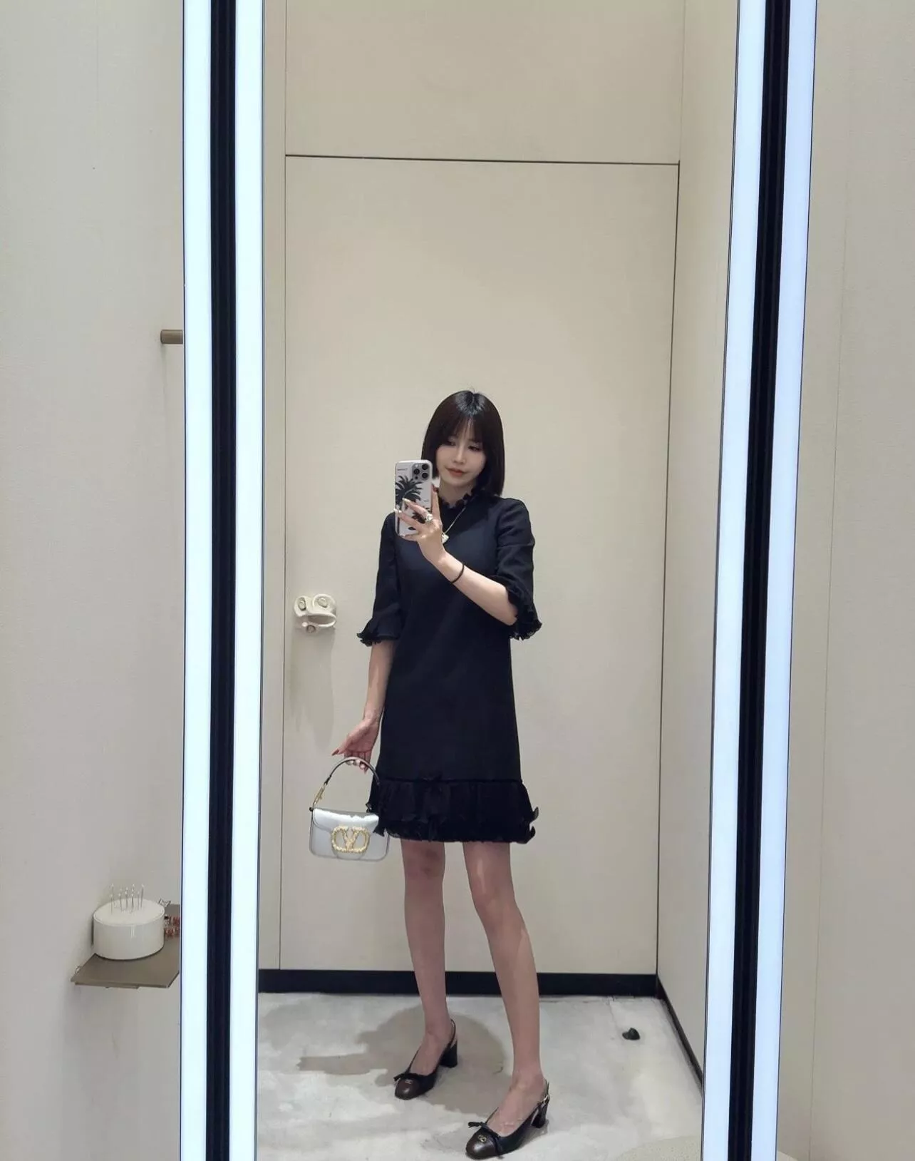 VALENTINO 25S 黑色絲毛荷葉邊短袖連衣裙（36/38/40/42）