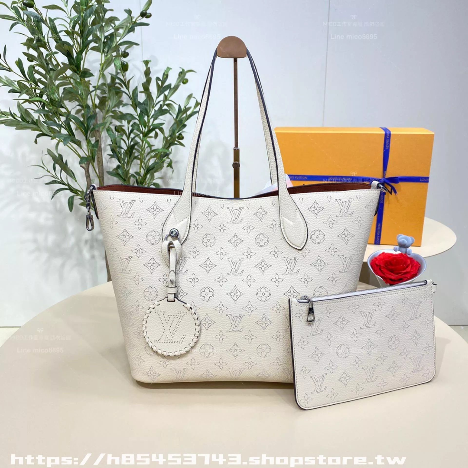 Blossom 大號托特包 M21581 奶白色｜穿孔牛皮、附可拆卸拉鍊包 30cm