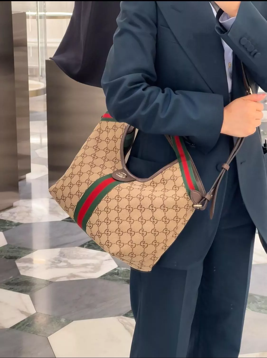 Gucci 經典老花 Giglio 經典老花肩背包（25cm）型號860845