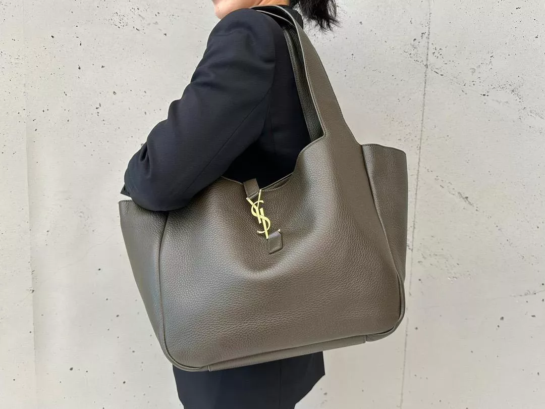 YSL 軍綠色 BEA 柔軟托特包 鹿皮寬肩帶大容量托特｜50cm Rose同款